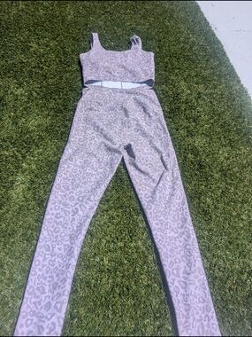 Women's Two-Piece Leopard Print Yoga Set